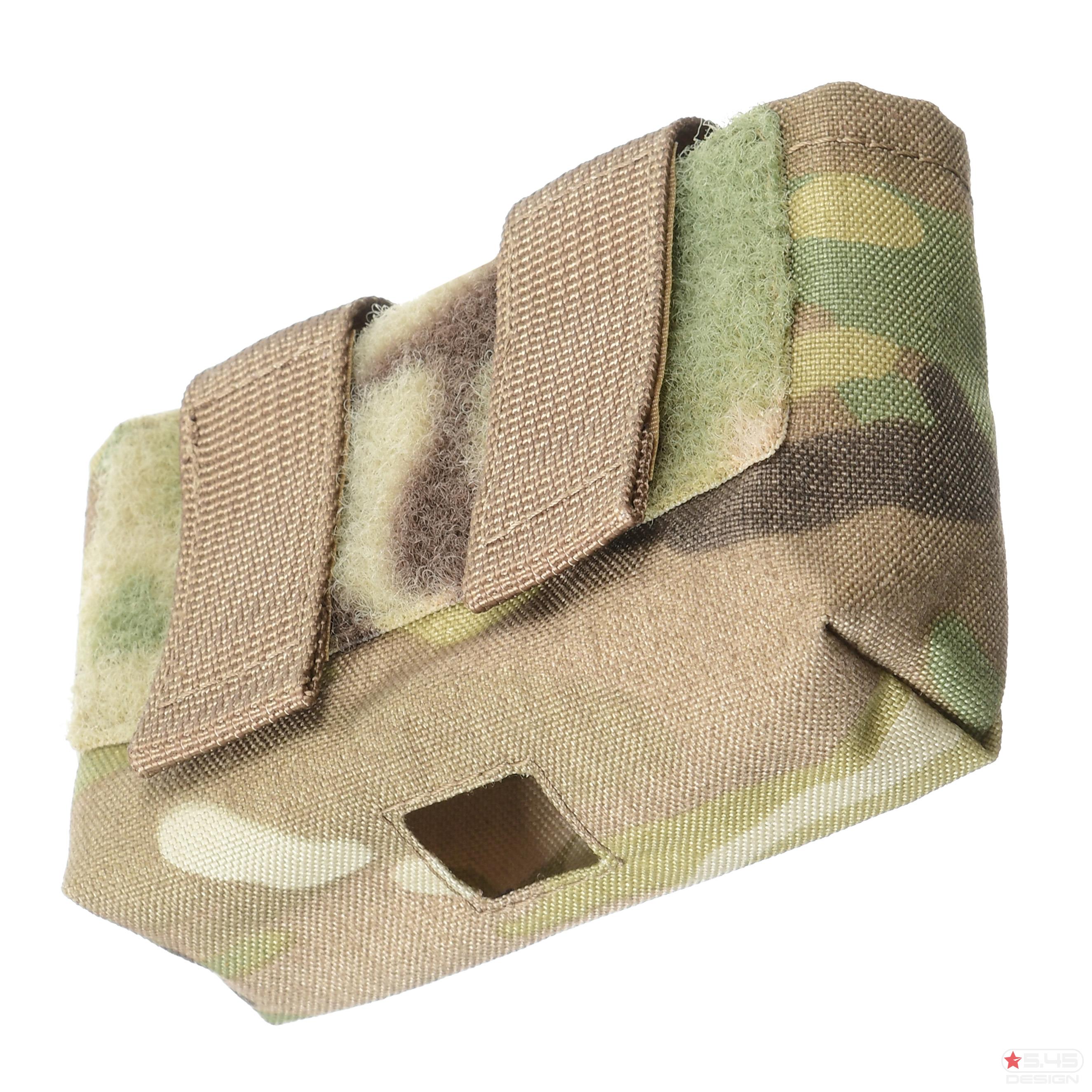 Square hole on the pouch bottom enables the user to adjust the NVG brightness with the flyer.